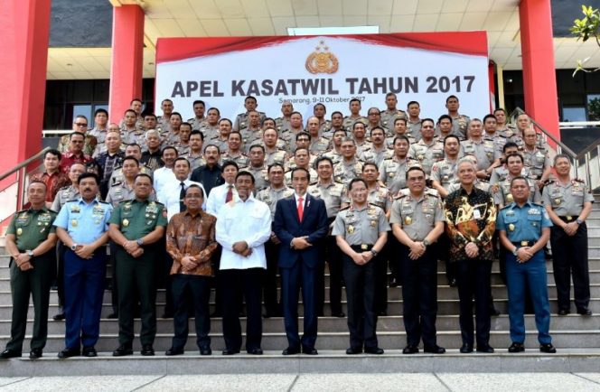 
Jokowi Minta Pelayanan Publik Kepolisian Berbasis Digital