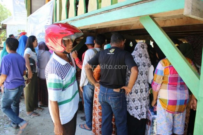 
Demi Berobat Gratis, Ratusan Warga Rela Antri Di Halaman Masjid