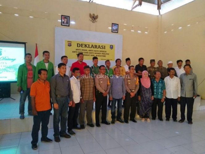 
Polres Wakatobi Deklarasi Anti Berita Hoax dan Anti Money Politic