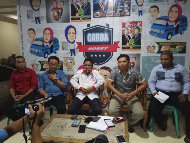 
Panwaslu Baubau Dilapor ke DKPP dan Pengadilan Negeri