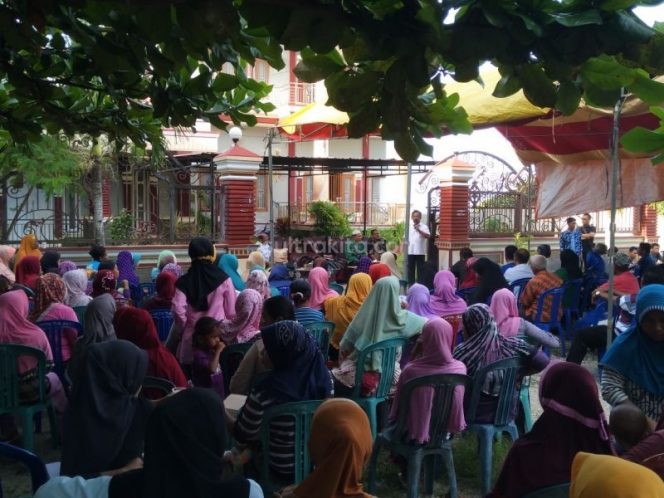 
Kunjungi Wakatobi, Rusda Mahmud – Safei Kahar Optimis Menang