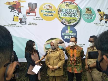 
 Pemda Koltim Gelar Panen Raya Demplot Digital Eco Farming Padi Sawah di Lambandia