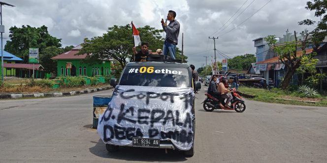 
Pj Kades Rombo Lakukan Pencopotan Massal Aparat Desa