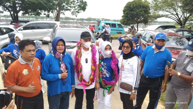 
SUMBER FOTO : DIKBUD SULTRA
KETGAM : Kepala Dinas Pendidikan dan Kebudayaan Provinsi Sultra, Drs Asrun Lio MHum PhD didampingi Ketua Dharma Wanita Persatuan Dikbud Sultra, Dra Wa Ode Munanah, sejumlah pejabat lingkup Dikbud Sultra, termsuk KCD Muna dan Mubar saat melakukan kunjungan kerja akhir tahun di Kabupaten Mubar dan Muna,