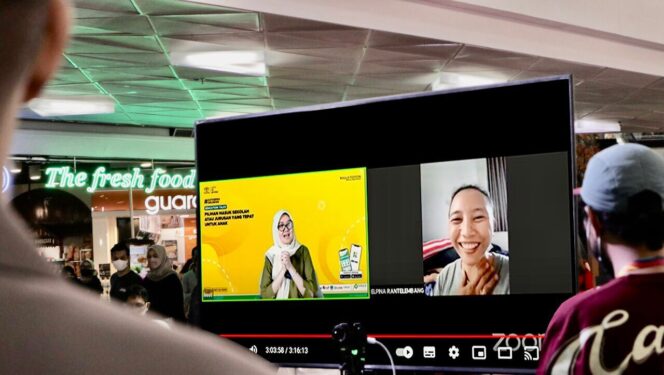 
Suasana pengundian Umrah atau wisata religi yang Kalla Toyota gelar beberapa waktu lalu. Pelanggan yang membeli Toyota berkesempatan memenangkan hadiah paket Umrah atau wisata religi. Hingga saat ini, Kalla Toyota telah membagikan sebanyak 100 paket Umrah atau wisata religi bagi pelanggan yang telah melakukan pembelian Toyota sejak bulan Mei 2022.