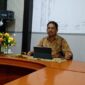 Plt. Rektor USN Kolaka Andi Lukman saat menggelar konferensi pers