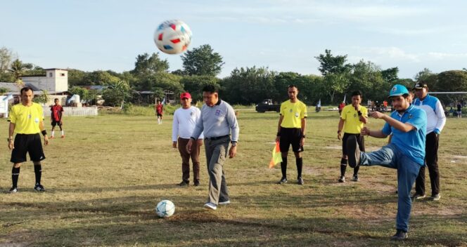 
Kejuaraan Sepak Bola KNPI Cap IX Resmi Dibuka di Butur