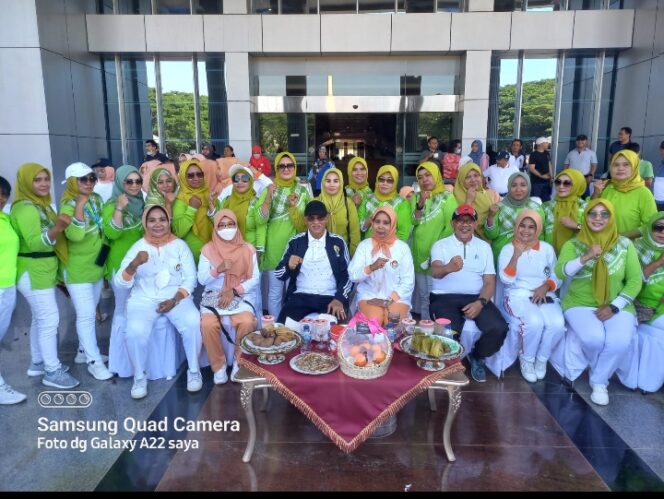 
HUT ke-23 DWP Sultra, Ribuan Peserta Meramaikan Senam Massal