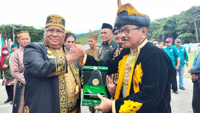 
HKN ke-58, Bupati Butur Terima Piagam Penghargaan dari BPJS
