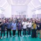 Abdul Latif (keempat dari kiri) berfoto bersama peserta Mubes dan sekretaris IKA UHO, Prof.Andi Bachrun.