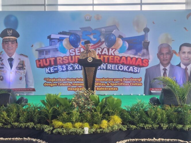 
Sekretaris Provinsi (Sekprov) Sultra Drs H Asrun Lio MHum PhD saat memberikan sambutan
