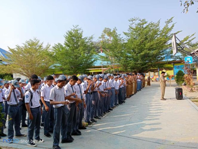 
Aksi Peduli dan Solidaritas untuk Palestina, SMKN 1 Kolaka Gelar Sholat Ghoib