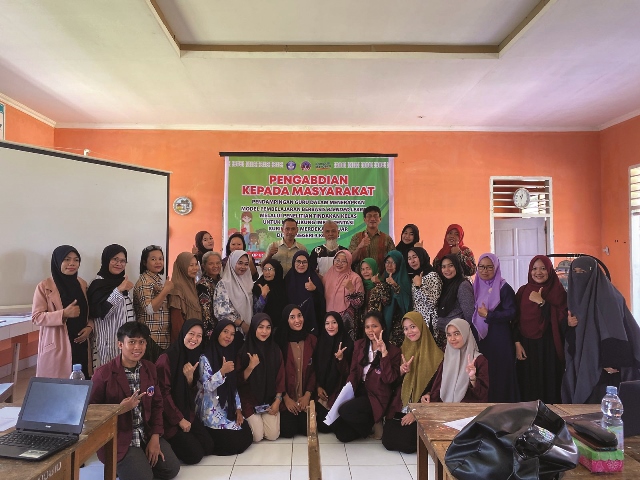 
 Tim PKM USN Kolaka melaksankan pelatihan dan pendampingan terhadap guru SMPN 3 Kolaka untuk mendukung implementasi Kurikulum Merdeka Belajar.