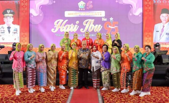 
Peringati Hari Ibu, Sekda Sultra Ajak Semua Pihak Hargai Perjuangan Perempuan