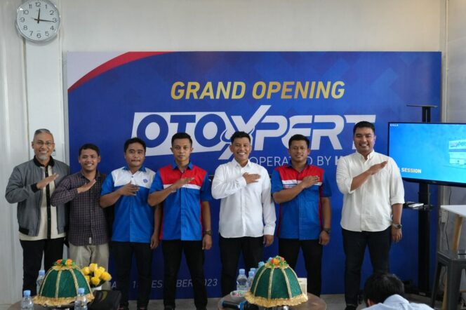 
Caption foto :  Cabang keempat OtoXpert operated by KALLA resmi dibuka kota Kendari, Sulawesi Tenggara. OtoXpert merupakan brand bengkel dari Kalla Automotive yang hadir memberikan solusi layanan servis hemat, cepat dan tepat kepada pelanggan. Masyarakat kota Kendari dan sekitarnya dapat melakukan servis kendaraan di bengkel OtoXpert yang terletak di Jl. Brigjen M. Yunus (bypass), Korumba, Kec. Mandonga, Kota Kendari, Sulawesi Tenggara.