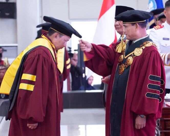 
Mantan Dandim Kebanggaan Kolaka, Kolonel Czi Cosmas Raih Lulusan Terbaik Unhan