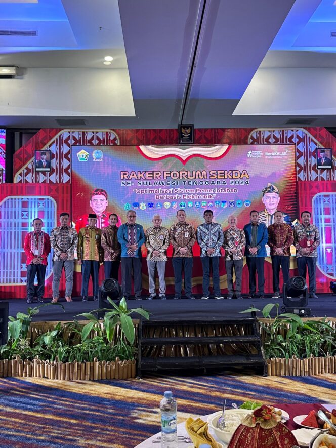 
Sekda Sultra Wakili Pj Gubernur Hadiri Rapat Kerja Sekda Kabupaten dan Kota