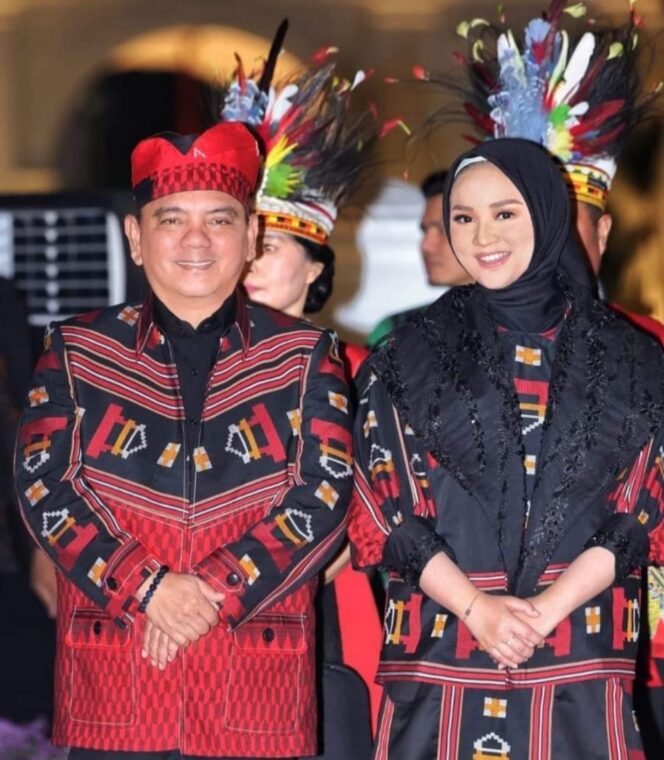 
Nabila Faharani mendampingi sang ayah, Komjen Pol (P) Dr (HC) Andap Budhi Revianto SIK MH, saat dilantik menjadi Pj Gubernur Sultra pada awal September 2023 lalu.