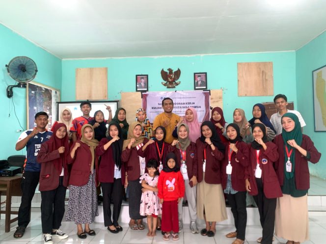 
Foto bersama setelah seminar program kerja KKN-XI di Desa Towua, Kecamatan Wundulako, Kabupaten Kolaka