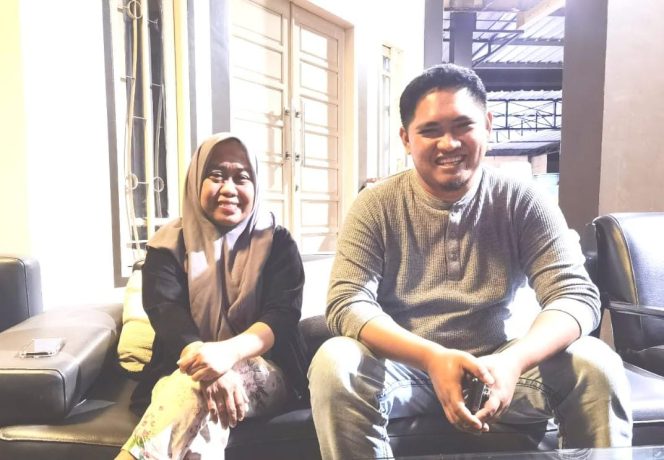 
Ketua PDIP Kolaka Utara Agusdin dan Fraksi PKB Ulfa Haeruddin saat melakukan pertemuan, menangkan ANDALANKU