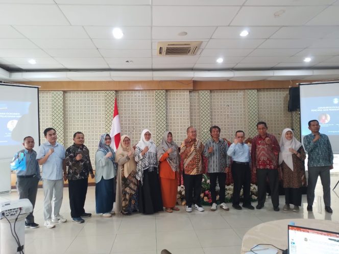 
Foto bersama jajaran Pimpinan USN Kolaka bersama Tim Pendamping USU Medan