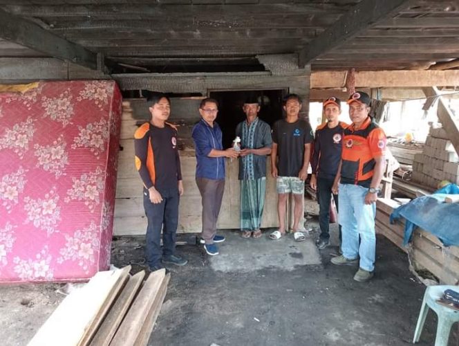 
Pemkab Koltim Bantu Korban Kebakaran