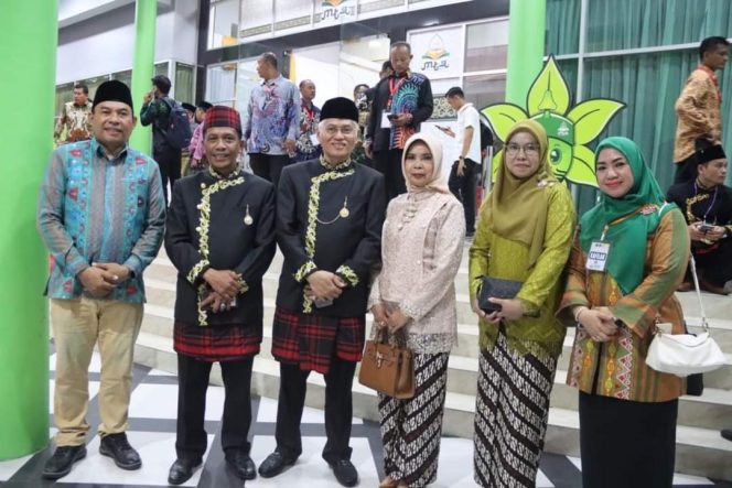 
Asrun Lio Hadiri Pembukaan MTQ ke-30 di Kaltim