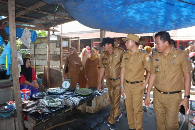 
Pj. Bupati Kolaka Kunjungi Pasar Raya Mekongga