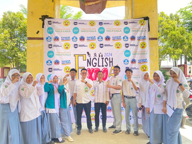 
 Guru dan siswa MAN 1 Kolaka yang mengikuti publik speaking dan debat bahasa inggris tingkat SMA  dan SMK sederajat digelar Program Studi Bahasa Inggris FKIP USN