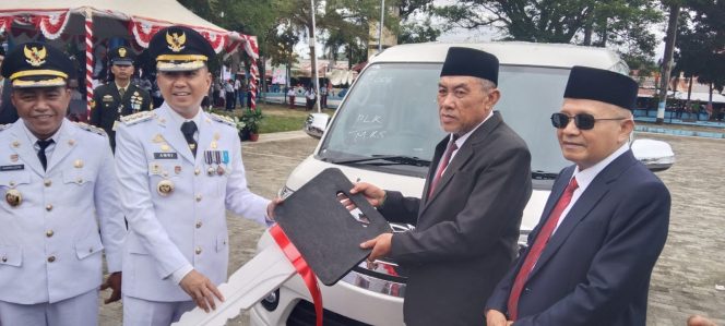
Pemkab Kolaka Salurkan Angkutan Gratis Antar-Jemput Siswa