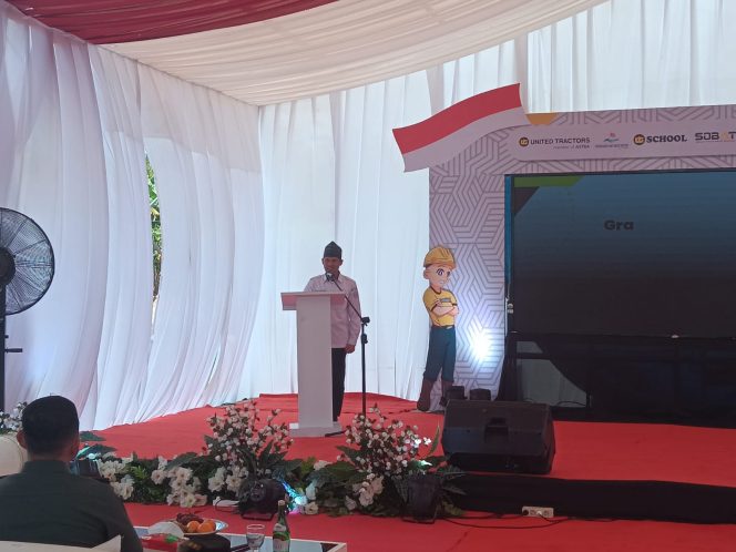 
Kepala Dinas Pendidikan dan Kebudayaan saat memberikan sambutan