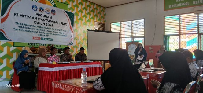 
Sentuhan Akademik untuk Guru SD: USN Kolaka Dorong Profesionalisme Lewat PKM di Lamokato