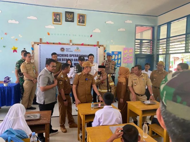 
Bupati Kolaka Launching Program Makan Bergizi Gratis di Kecamatan Wolo