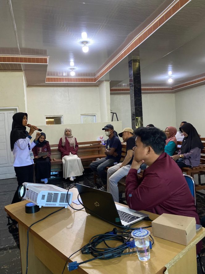 
Mahasiswa KKN USN Kolaka dan GenBi Gelar Sosialisasi Cinta Bangga Paham Rupiah di Desa Huko Huko