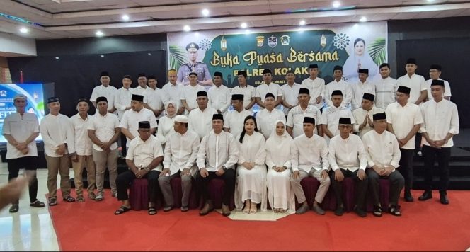 
Momentum Ramadan, Kapolres Kolaka Ajak Anggota Perkuat Kebersamaan
