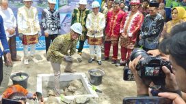 CEO PT Vale, Bernardus Irmanto, saat Groundbreaking Revitalisasi Pasar Raya Mekongga Kolaka. FOTO: sultrakita.com