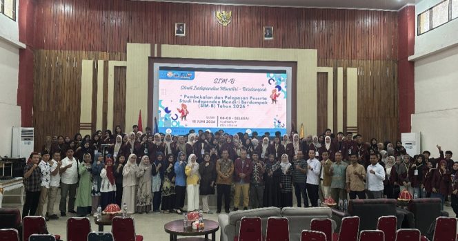 
Rektor USN Kolaka, Lepas 132 Peserta SIM-B