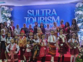 Foto Bersama usai kegiatan Sultra Tourism Impact yang dihadiri Wakil Ketua Dekranasda Kolaka, Ibu Sekda Kolaka, Sekretaris Dinas Pariwisata Kolaka dan Pengurus Dekranasda Kolaka