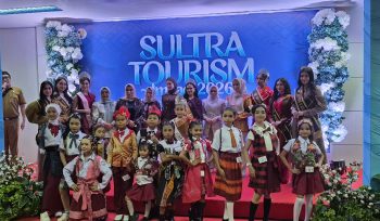 Foto Bersama usai kegiatan Sultra Tourism Impact yang dihadiri Wakil Ketua Dekranasda Kolaka, Ibu Sekda Kolaka, Sekretaris Dinas Pariwisata Kolaka dan Pengurus Dekranasda Kolaka