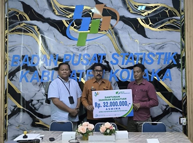 
Meninggal Saat Bertugas, Ahli Waris Petugas Sensus Ekonomi Kolaka Terima Santunan Rp 32 Juta Dari BPJS Ketenagakerjaan