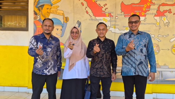 
Dikbud Sultra Apresiasi SMKN 9 Kolaka Perkuat Kolaborasi dengan Dunia Industri