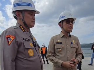 Bupati Kolaka, H.Amri (kanan) dan Komisaris MIND ID yang juga Astamaops Polri Komjen Pol Fadil Imran.