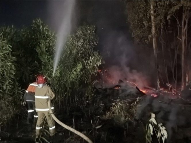 
IPIP Bantu Penanganan Kebakaran Lahan di Desa Sopura, 11 Personel dan Dua Unit Damkar Dikerahkan