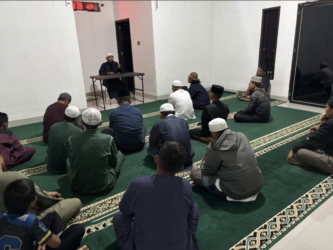 
Kajian Rutin di Masjid Al-Qodri, Polres Koltim Perkuat Kamtibmas Lewat Pendekatan Agama