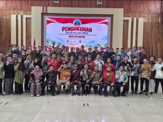 Foto bersama usai pengukuhan pengurus IKA USN Kolaka periode 2026-2031.
