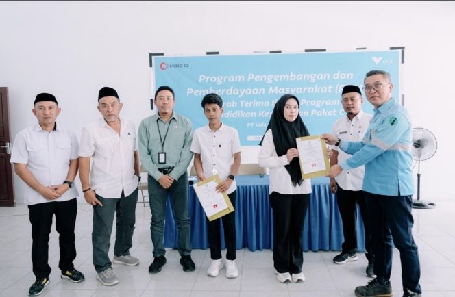 
Vale Fasilitasi Pendidikan Paket C bagi Warga di Sekitar IGP Pomalaa