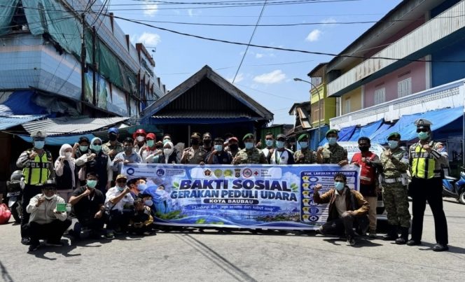 
PWI Baubau Gandeng TNI-Polri dan IDI, Bagikan 2.000 Masker di Tengah Kabut Asap