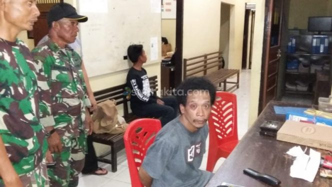 
 Salah seorang pelaku transaksi narkoba yang diamankan anggota TNI 
