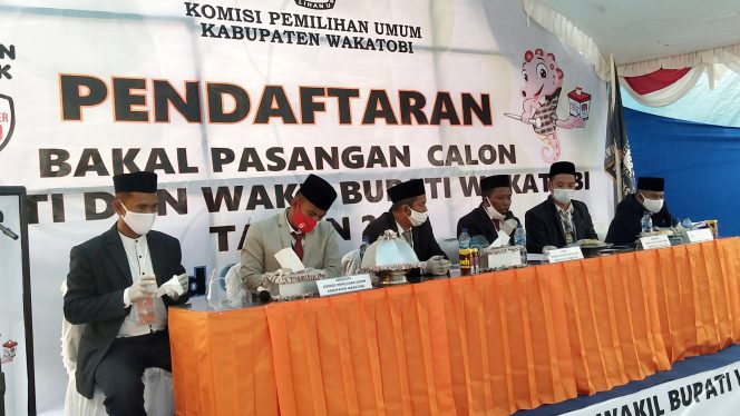
KPU Wakatobi Terima Berkas Pendaftaran Pasangan HALO