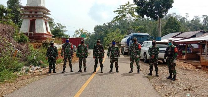
(IST) Foto Kegiatan patroli bersama dilakukan di perbatasan Provinsi  Sulawesi Selatan dan Sulawesi Tenggara tepatnya di Desa Harapan, Kabupaten Luwu Timur, Minggu (10/05/2020).
